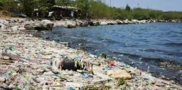Plastic waste in Manila Bay