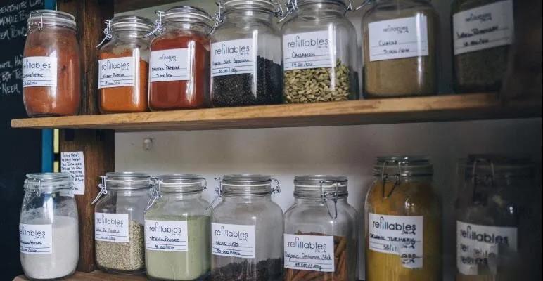 Refillable containers