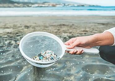 Eating 10 million pieces of microplastics a day! Blue whales become the largest plastic feeders on the planet